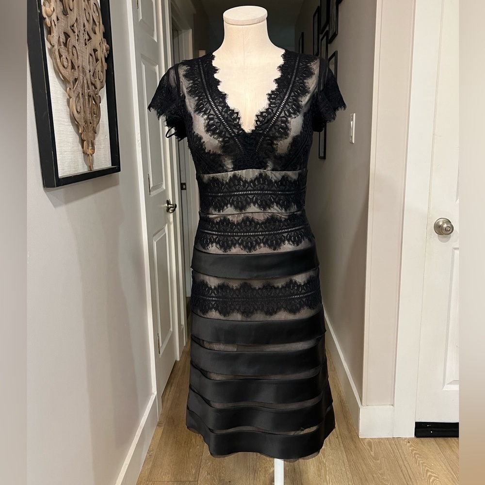 JS Collections black lace over cream lining short sleeve stunning dress - Picture 3 of 17